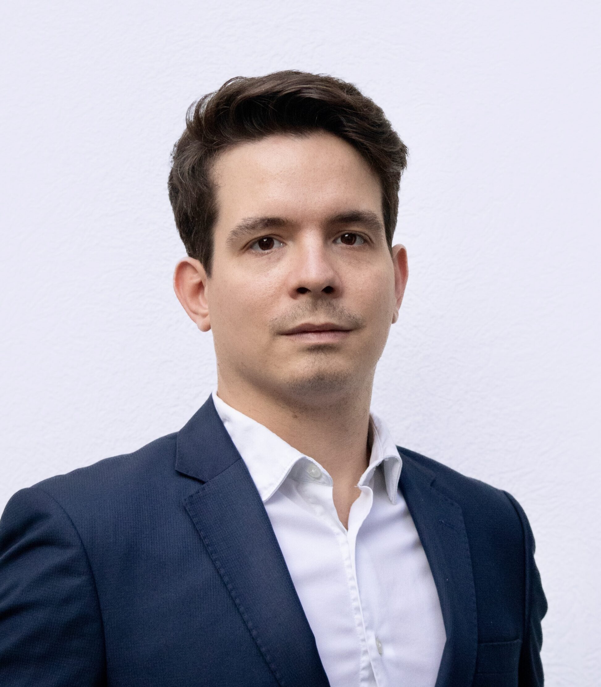 dr. Petrovits Roberto